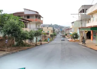 Obras de pavimentação asfáltica são concluídas na Avenida Sady Teixeira, em Itanhém