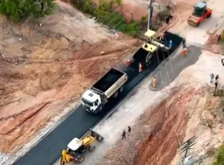Obras de recuperação da Ladeira da Padre Anchieta avançam para etapa final em Teixeira de Freitas