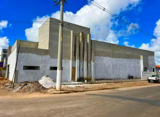 Obras do auditório da Escola Antônio Chicon Sobrinho avançam em ritmo acelerado
