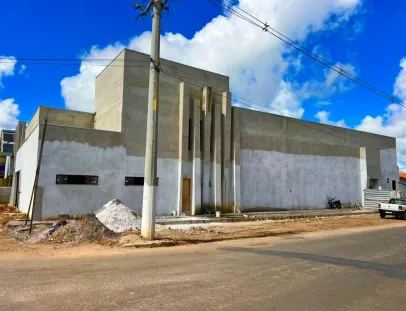 Obras do auditório da Escola Antônio Chicon Sobrinho avançam em ritmo acelerado