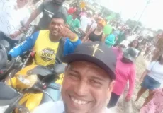 Ocupantes da Lagoa Grande marcham pelas ruas de Prado pedindo celelridade no processo de desocupação 