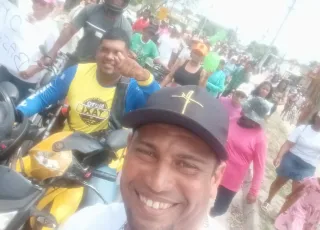 Ocupantes da Lagoa Grande marcham pelas ruas de Prado pedindo celelridade no processo de desocupação 