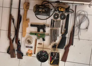 Oficina ilegal de submetralhadoras é fechada pela polícia em Alcobaça; três foram presos