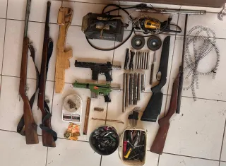 Oficina ilegal de submetralhadoras é fechada pela polícia em Alcobaça; três foram presos