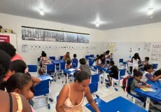 Oficina reúne famílias e alunos em manhã de atividades sobre alfabetização e letramento na Escola Municipal Irmã Dulce