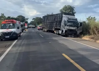 Oito pessoas morrem e oito ficam feridas em grave acidente com três veículos na BR-020