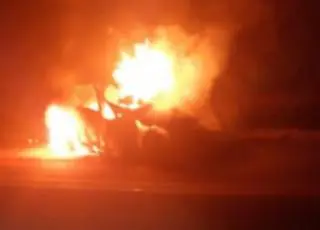 Oito pessoas morrem em acidente envolvendo dois carros e uma carreta na BR–262 em Minas Gerais