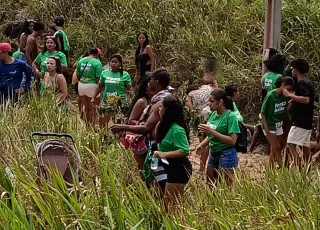 Ônibus com apoiadores de ACM Neto tomba em Prado e deixa feridos, incluindo crianças
