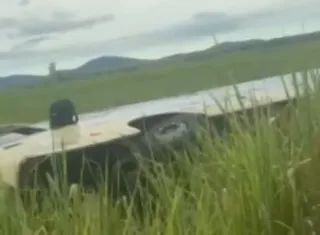 Ônibus tomba na BA-670 e deixa nove feridos próximo a Itapetinga