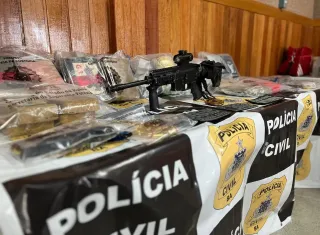 Operação Cavalo de Troia prende 11 suspeitos, apreende fuzil, armas e drogas em Feira de Santana