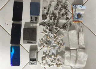 Operação conjunta apreende drogas e materiais ligados ao tráfico em Guaratinga