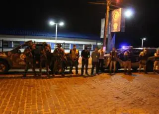 Operação conjunta, voltada para a prevenção da Covid-19, interdita bar e autua mulher por poluição sonora, em Itamaraju
