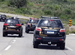 Operação da PF  investiga empresa que prestava serviço  para a prefeitura de Acobaça Alcobaçae mais seis cidades da Bahia 