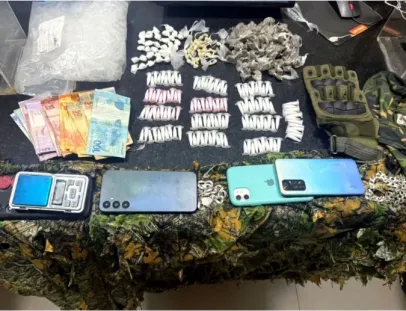 Operação da PM apreende drogas e prende suspeitos no bairro Juca Rosa, em Eunápolis