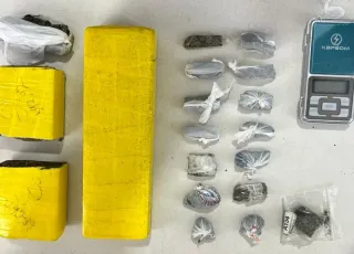 Operação da PM com apoio de cão policial apreende mais de 1 kg de drogas em Mucuri