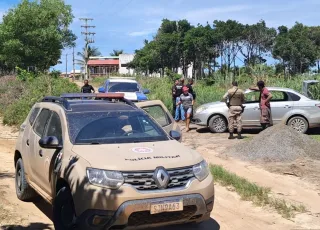 Operação da Polícia Civil em conjunto com a 89ª CIPM detem um homem e uma mulher pela venda de terreno em área invadida em Costa Dourada/BA