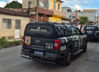 Operação Magnum: Polícia Civil cumpre prisões temporárias e realiza prisão flagrante por tráfico de drogas em Teixeira de Freitas