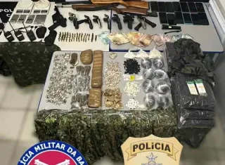 Operação policial em Itabela termina com seis mortos após confronto com criminosos armados. Arsenal foi apreendido