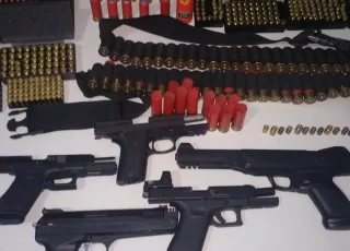 Operação Unum Corpus da Polícia Civil apreende 01 fuzil e 990 munições. A ação aconteceu em toda Bahia