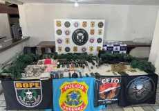 Operação “VÉRTICE I” em Caraíva tem cinco mortos e grande apreensão de armas em ação contra facção criminosa