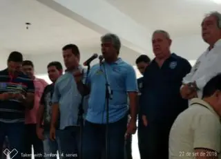 Os deputados, Robinho e Paulo Magalhães, com apoio do prefeito Temóteo Brito, inauguram comitê em Teixeira de Freitas
