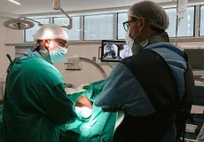 Paciente baleado em Salvador participa de tratamento experimental para lesão medular