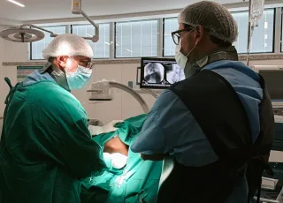 Paciente baleado em Salvador participa de tratamento experimental para lesão medular