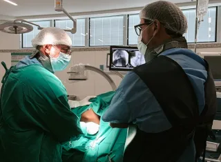 Paciente baleado em Salvador participa de tratamento experimental para lesão medular