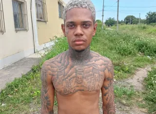 Paciente é retirado de policlínica e executado a tiros na Bahia; câmeras registram ação criminosa