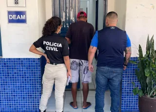 Padrasto é preso por policiais da DEAM por maus tratos a criança de 03 anos em Santo Antônio