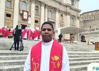 Padre Roberto  representa Diocese de Teixeira de Freitas – Caravelas no funeral do  Papa Emérito Bento XVI