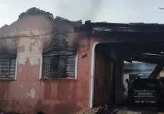 Pai entra em casa que está pegando fogo para tentar salvar filha autista e os dois morrem