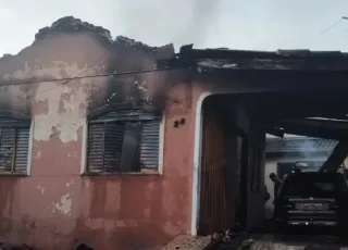 Pai entra em casa que está pegando fogo para tentar salvar filha autista e os dois morrem