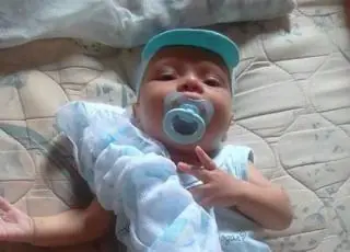 Pai mata bebê após deixá-lo com quatro costelas quebradas e traumatismo craniano