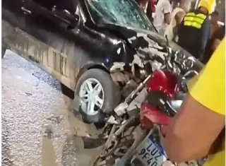 Pai morre e filho fica gravemente ferido após colisão entre moto e carro em Itabela