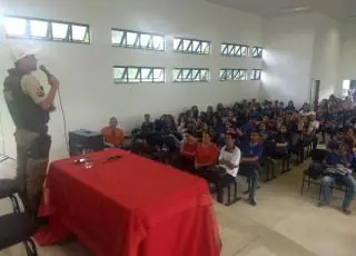 Palestra sobre “Maio Amarelo” reuniu mais de 250 alunos do CETEP em Medeiros Neto