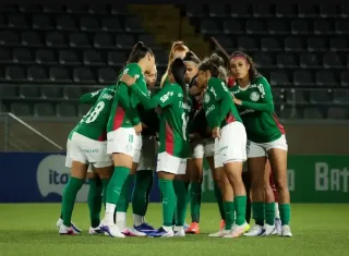 Palmeiras derrota Botafogo e se aproxima da liderança no BR Feminino