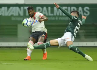 Palmeiras e Flamengo empatam com confusão e seis expulsos