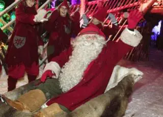 Papai Noel se desespera e xinga crianças durante evento na Inglaterra