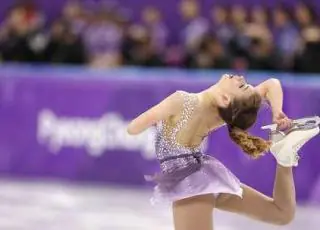 Patinação no gelo: brasileira se classifica e faz história