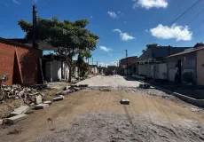 Pavimentação com blocos sextavados avança em ruas do bairro Primavera, em Posto da Mata