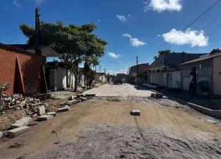 Pavimentação com blocos sextavados avança em ruas do bairro Primavera, em Posto da Mata