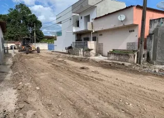 Pavimentação em ruas do bairro Santa Amélia são iniciadas em Nova Viçosa