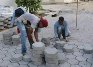 Pavimentação no bairro São Pedro transforma a vida de quem mora na localidade há quase 25 anos