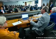 PEC do fim da reeleição para chefes do Executivo avança no Senado