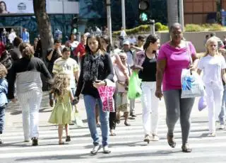 Perda total ou em parte da renda mensal já atingiu 40% dos brasileiros