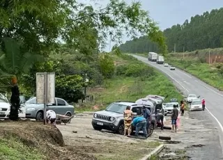 Perigo na 101 – Buraco na pista próximo ao Moinho de Pedra ao causa prejuízos e atrasa viagem dos motoristas