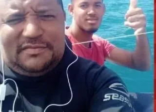 Apos barco virar pescador nada por mais de 48 horas em busca de socorro, em Corumbau no extremo sul da Bahia