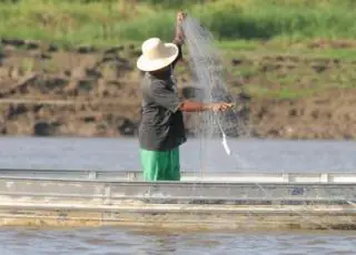 Pescadores caravelenses estão sendo cadastrados para auxílio da mancha de óleo
