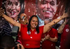 Pesquisa mostra liderança da Professora Vaninha(PT) na corrida pela prefeitura de Caravelas